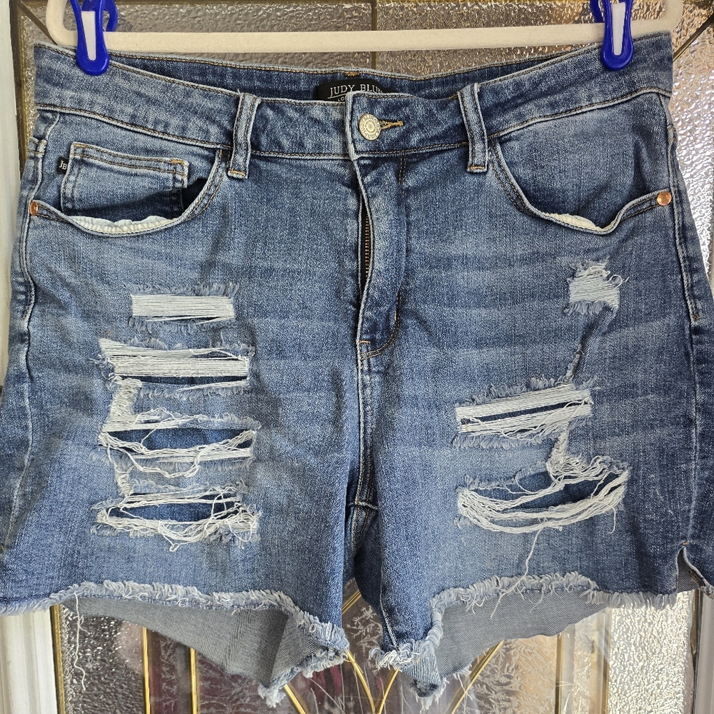 Women's Judy Blue distressed, high waist jean shorts, size 2XL